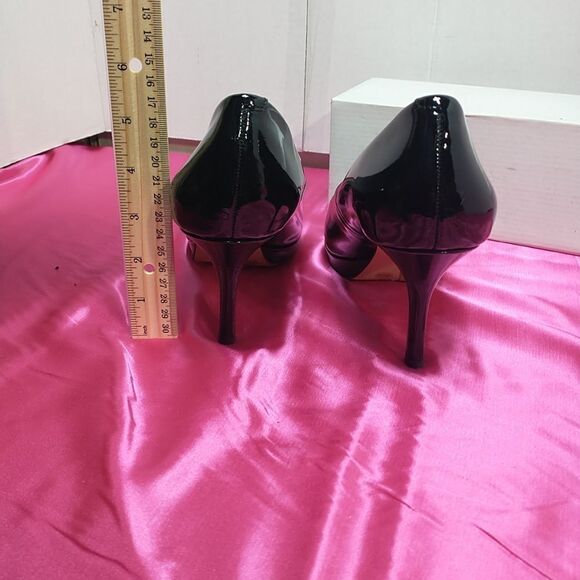Vince Camuto VC-Kendall WOMANS SZ 9M Black Patent. Condition is Pre-owned - Picture 9 of 10